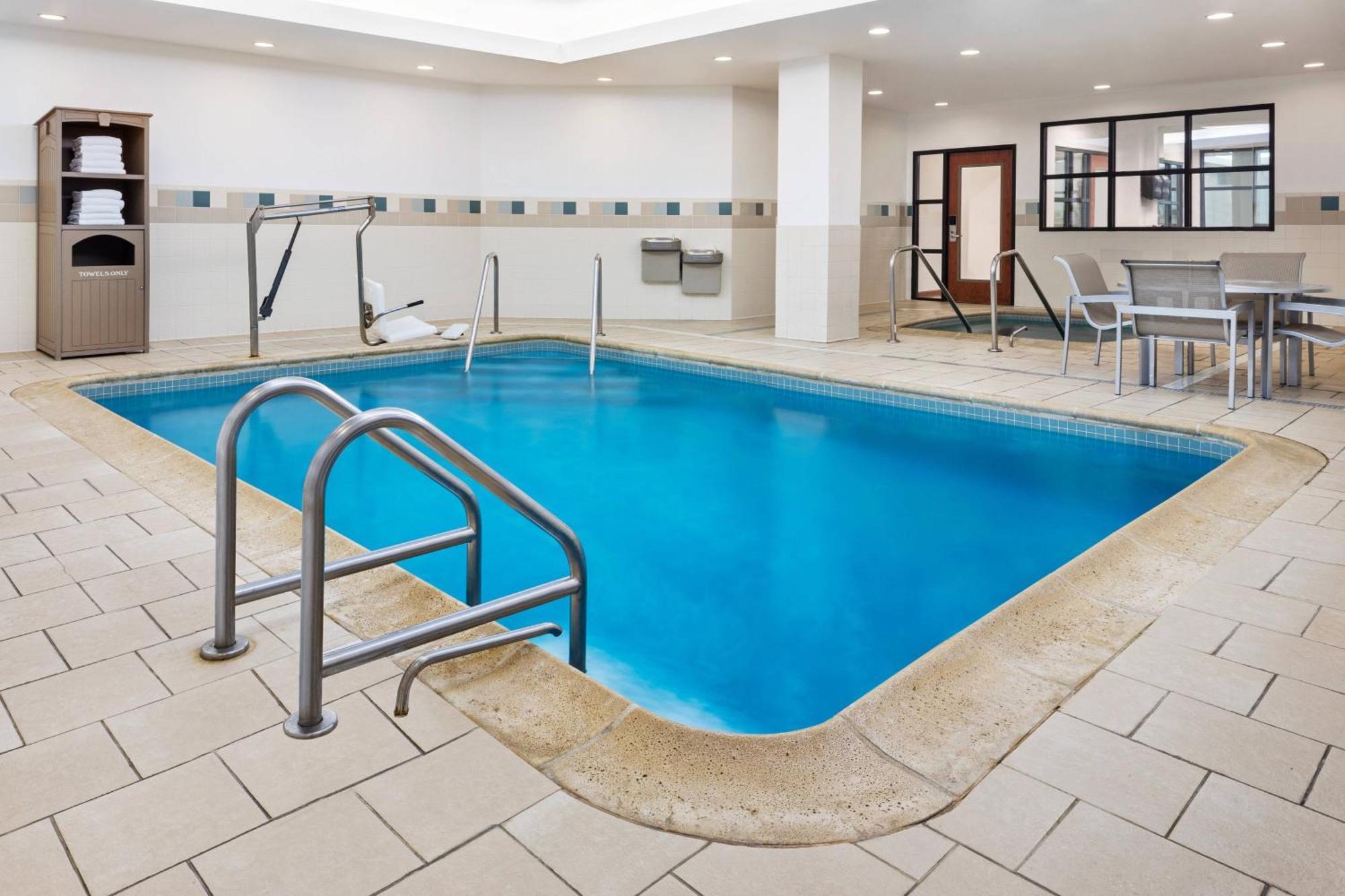 מלון Courtyard By Marriott Stamford Downtown מראה חיצוני תמונה
